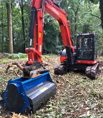 Neue orange/schwarze Baggermaschine mit mechanischer Stromquelle