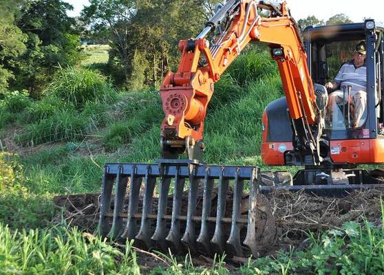 Maßgeschneiderter Baggerreifen für 20 Tonnen Bagger PC200 DH200 SK200 0,8m3 für Vegetationsreinigung Erdbewegungsprojekte