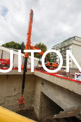 EXKAVATOR Drei-Stufen-Teleskop-Boom für PC300/CAT330 18 m für Abriss-/Vertikal-Abbauarbeiten von Hochhäusern